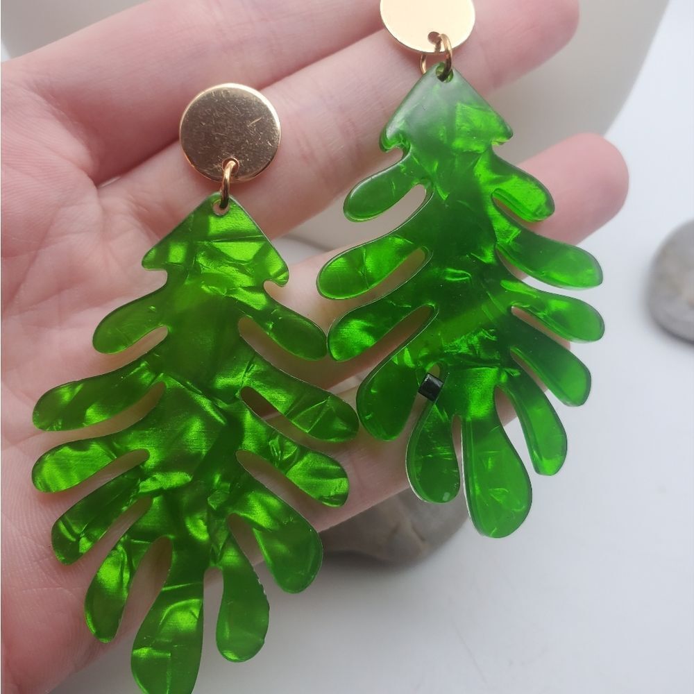 Green ivy leaf‎ earrings